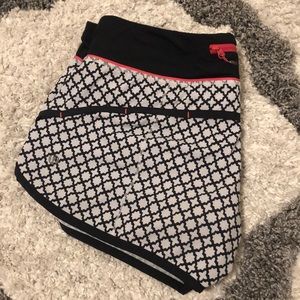 lululemon speed up short 2.5 inseam size 8 EUC